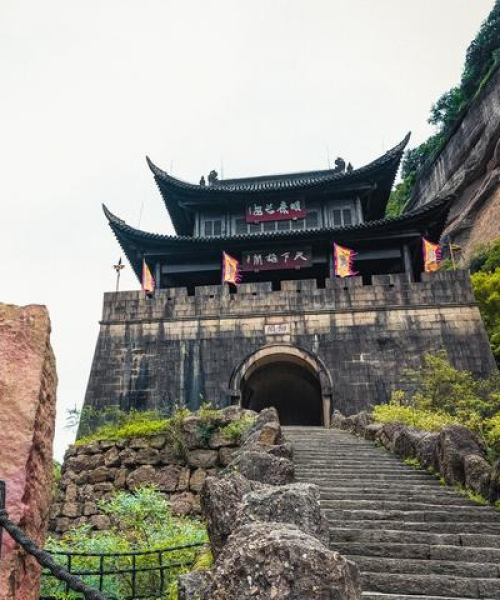 四川旅游公司排名前十名：四川旅游公司排名前十名有哪些