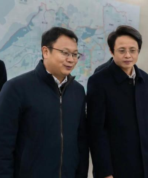今日足球裁判视频最新解析，专业裁判的决策过程与技巧：今日足球裁判视频最新版