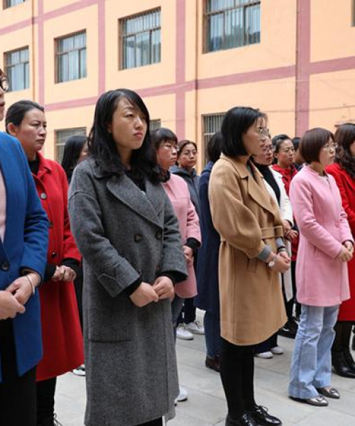 篮球之子排名前十名——展现篮球魅力的巨星们：谁是篮球之父
