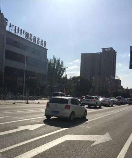 交叉路口优化，道路安全方案实施提升25%通行效率：交叉路口设置规范